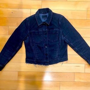 “Banana republic “ denim jacket. Fits super nice.